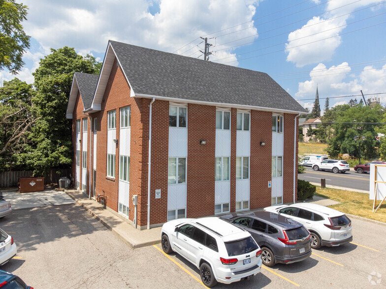 27 Major Mackenzie Dr E, Richmond Hill, ON en alquiler - Foto principal - Imagen 1 de 6