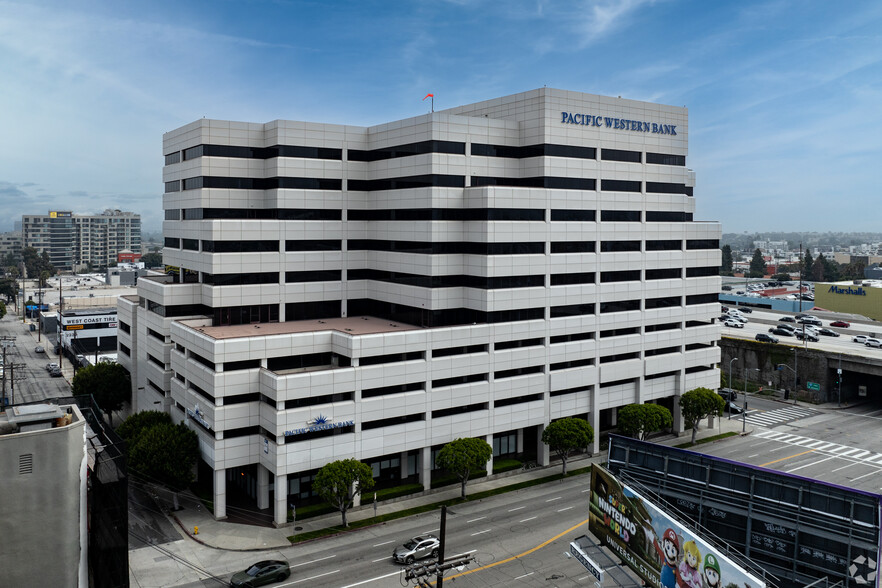 11150 W Olympic Blvd, Los Angeles, CA en alquiler - Foto del edificio - Imagen 3 de 8