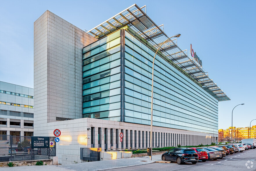 Calle de María Tubau, 9, Madrid, Madrid en alquiler - Foto del edificio - Imagen 3 de 35