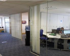 2 De Havilland Dr, Liverpool en alquiler Foto del edificio- Imagen 2 de 5