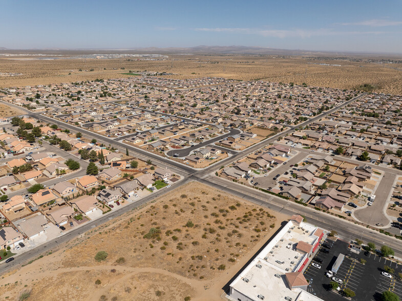 Cactus Rd, Adelanto, CA en alquiler - Vista aérea - Imagen 2 de 5