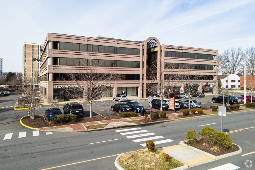 1320 Old Chain Bridge Rd, McLean, VA en alquiler - Foto del edificio - Imagen 1 de 28