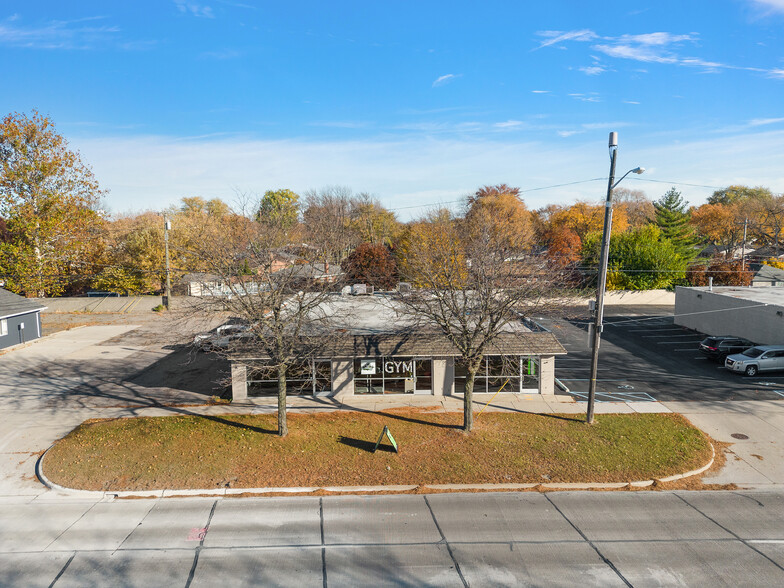 26600 Harper Ave, Saint Clair Shores, MI en alquiler - Foto del edificio - Imagen 1 de 10