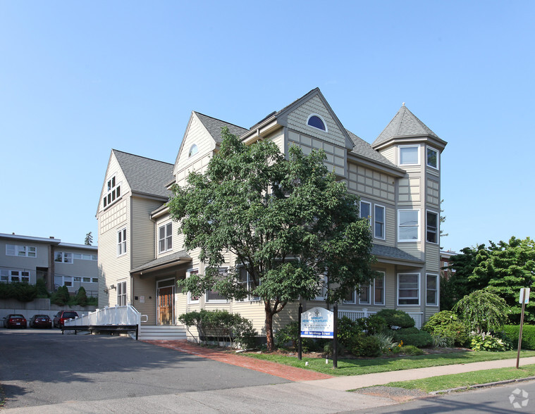 55 Winthrop St, New Britain, CT en alquiler - Foto principal - Imagen 1 de 2