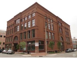 131 W 2nd St, Davenport, IA en venta - Foto del edificio - Imagen 2 de 17