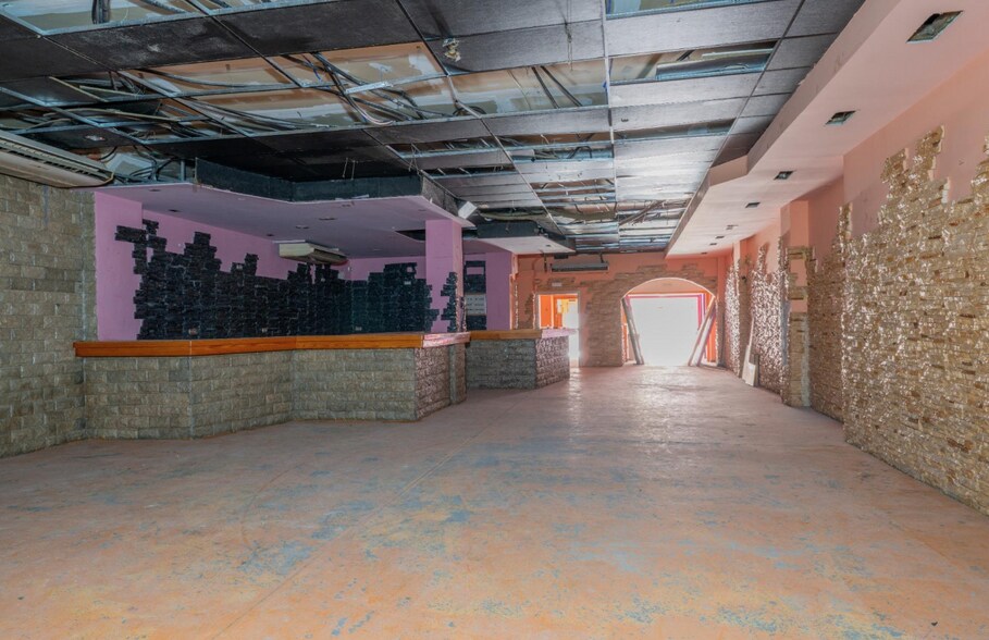 Local en Albatera, Alicante en venta - Foto del edificio - Imagen 2 de 10