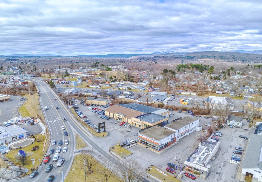 1059 Ulster Ave, Kingston, NY en venta - Foto del edificio - Imagen 3 de 35