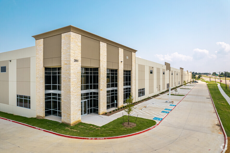 2951 S Valley Pky, Lewisville, TX en alquiler - Foto del edificio - Imagen 1 de 4