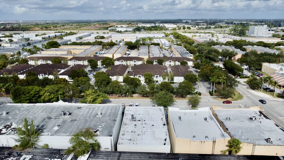 2430 W 78th St, Hialeah, FL en alquiler - Foto del edificio - Imagen 3 de 5