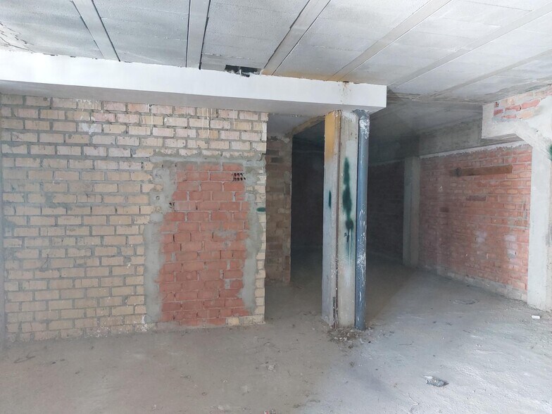 Local en Sanlúcar la Mayor, Sevilla en venta - Foto del interior - Imagen 2 de 4