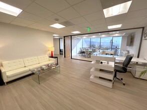 9440 Santa Monica Blvd, Beverly Hills, CA en alquiler Foto del interior- Imagen 1 de 11