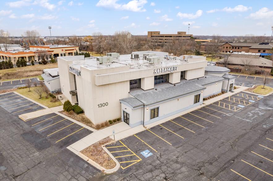 1300 E Irving Park Rd, Streamwood, IL en venta - Foto del edificio - Imagen 2 de 39