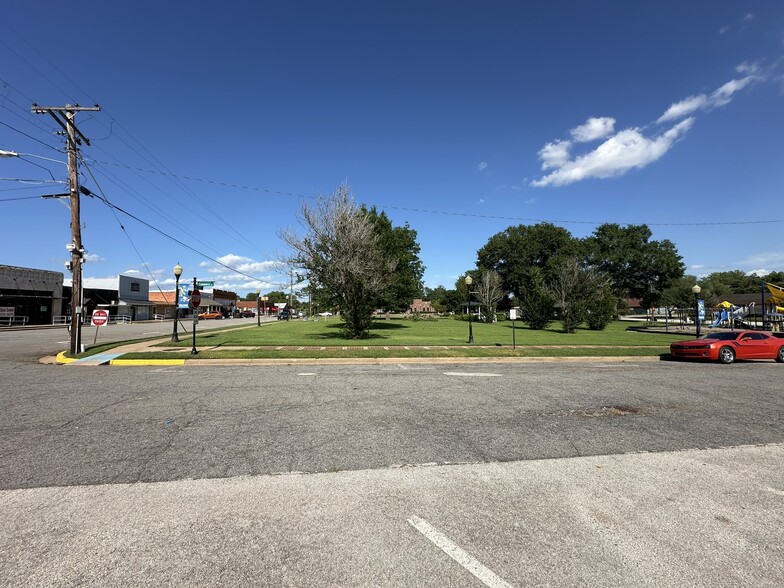 190 S Commerce St, Frankston, TX en venta - Foto del edificio - Imagen 3 de 23