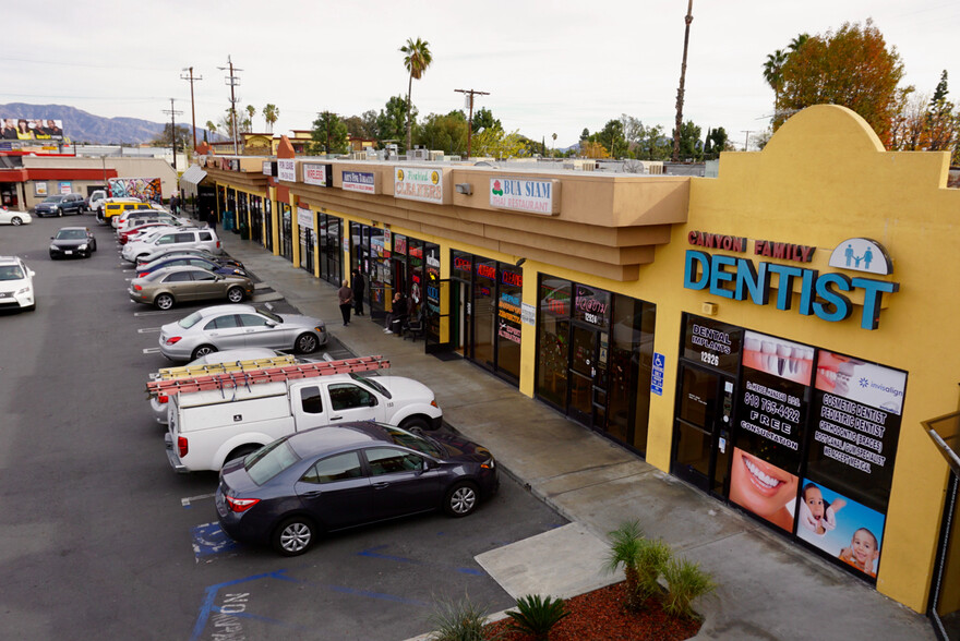 12904-12924 Sherman Way, North Hollywood, CA en alquiler - Foto del edificio - Imagen 2 de 7