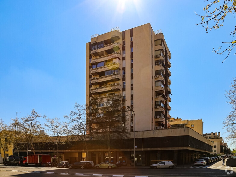 Avenida de Alberto Alcocer, 32, Madrid, Madrid en venta - Foto del edificio - Imagen 3 de 4