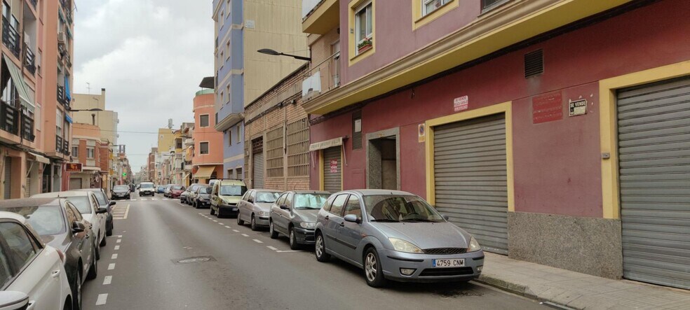 Ardiaca Pere Esplugues, Alzira, Sagrada Familia, 135, Alzira, Valencia en venta - Foto del edificio - Imagen 2 de 23