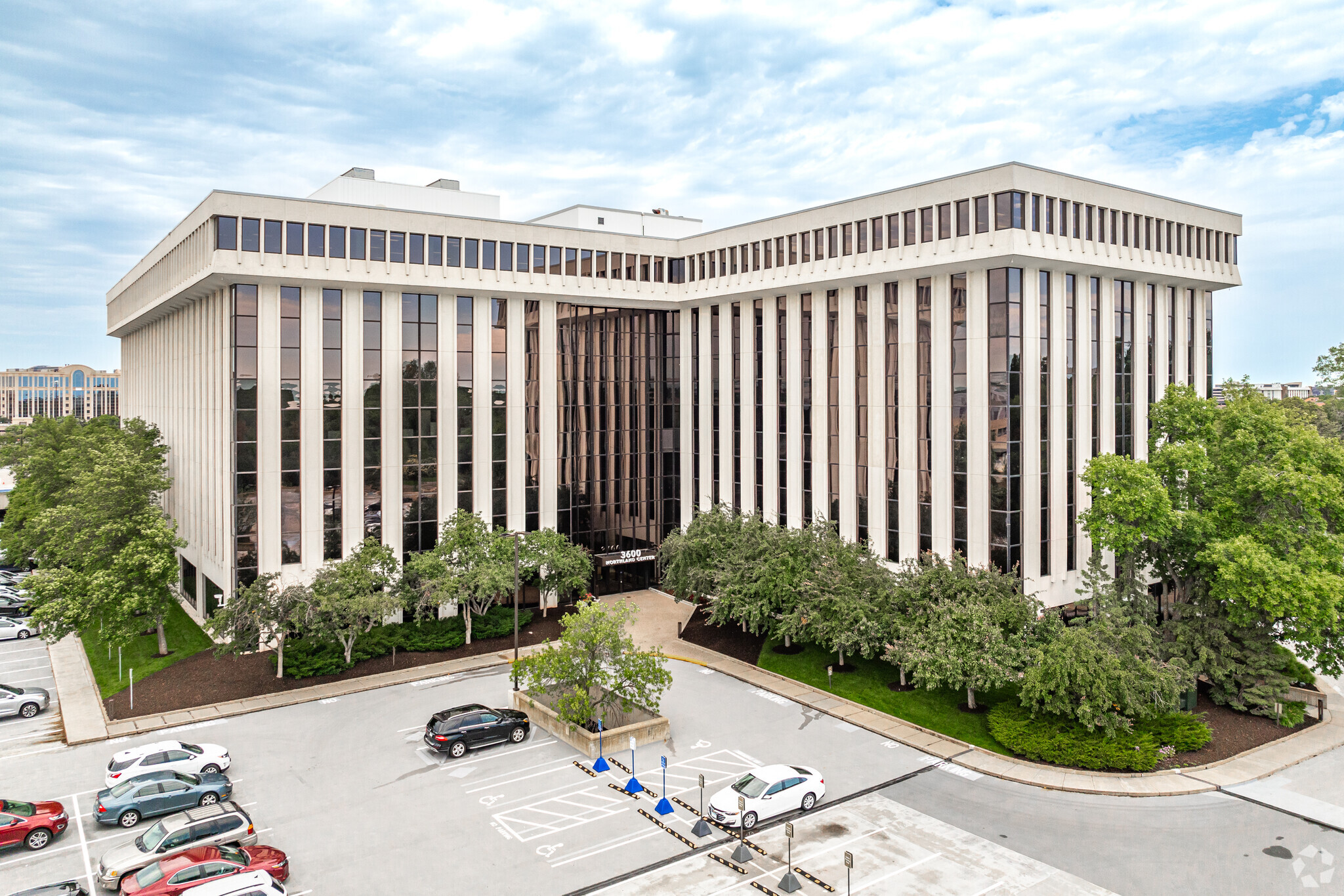 3600 American Blvd W, Bloomington, MN en alquiler Foto del edificio- Imagen 1 de 36