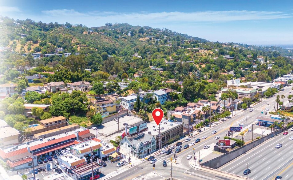 3211 Cahuenga Blvd W, Los Angeles, CA en venta - Foto del edificio - Imagen 3 de 17