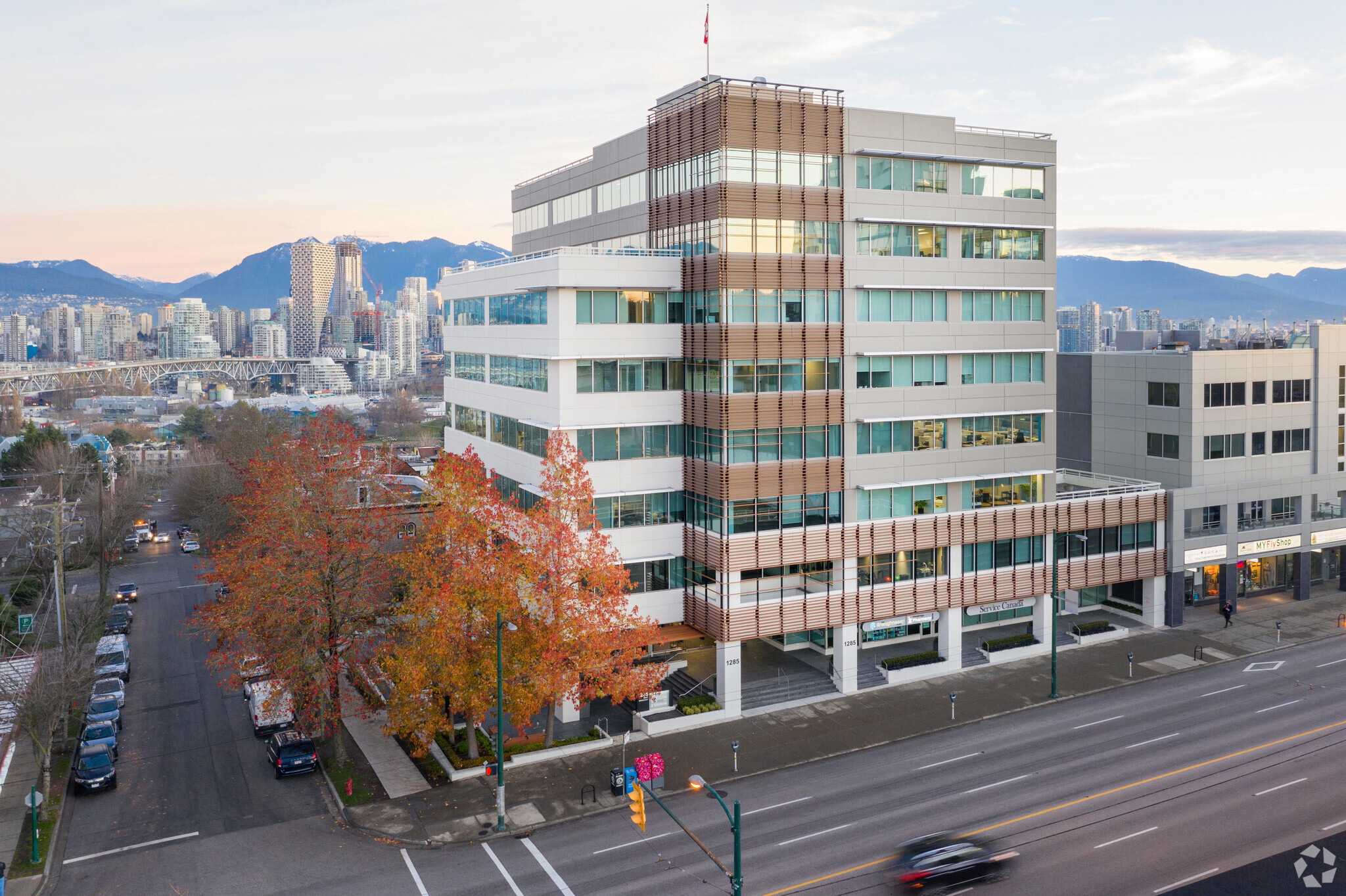 1285 W Broadway, Vancouver, BC en alquiler Foto del edificio- Imagen 1 de 5