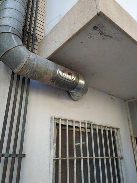 Edificio residencial en Cornellà de Llobregat, Barcelona en venta - Foto del edificio - Imagen 2 de 2