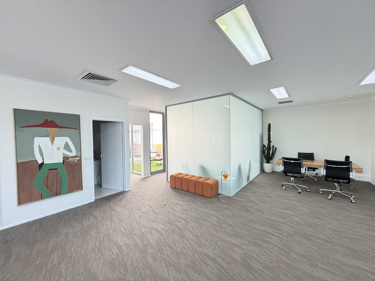 204 Turner St, Port Melbourne, VIC 3207 - Unidad Unit 2 - - Foto del interior - Image 1 of 7