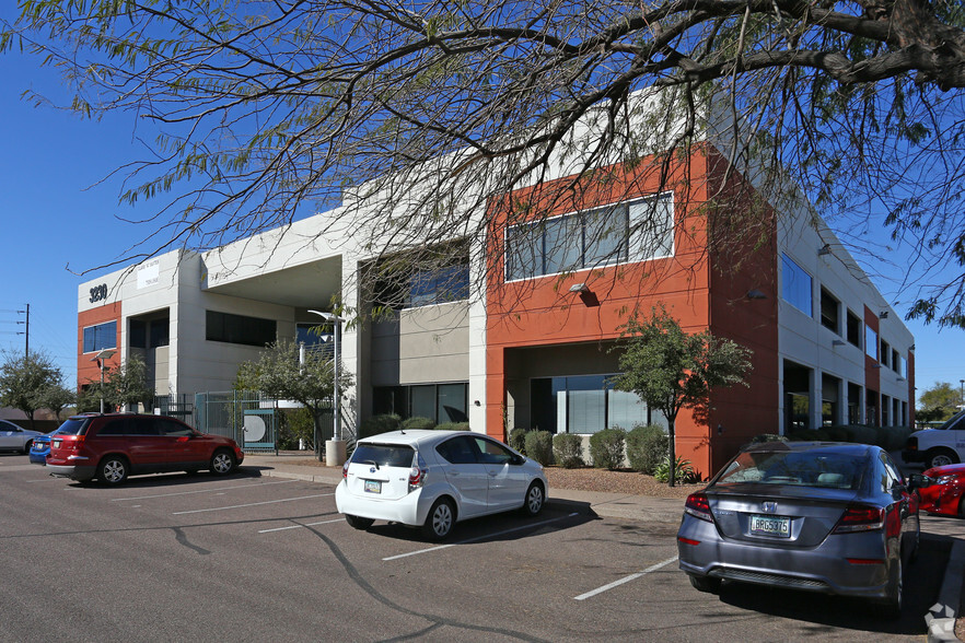 3230 E Broadway Rd, Phoenix, AZ en alquiler - Foto del edificio - Imagen 3 de 7