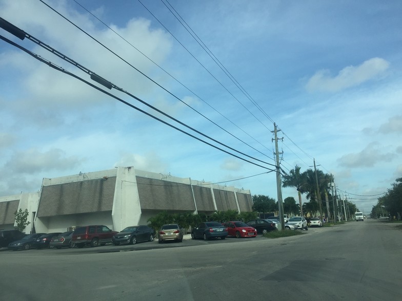 5000 NW 74th Ave, Miami, FL en alquiler - Foto del edificio - Imagen 2 de 12