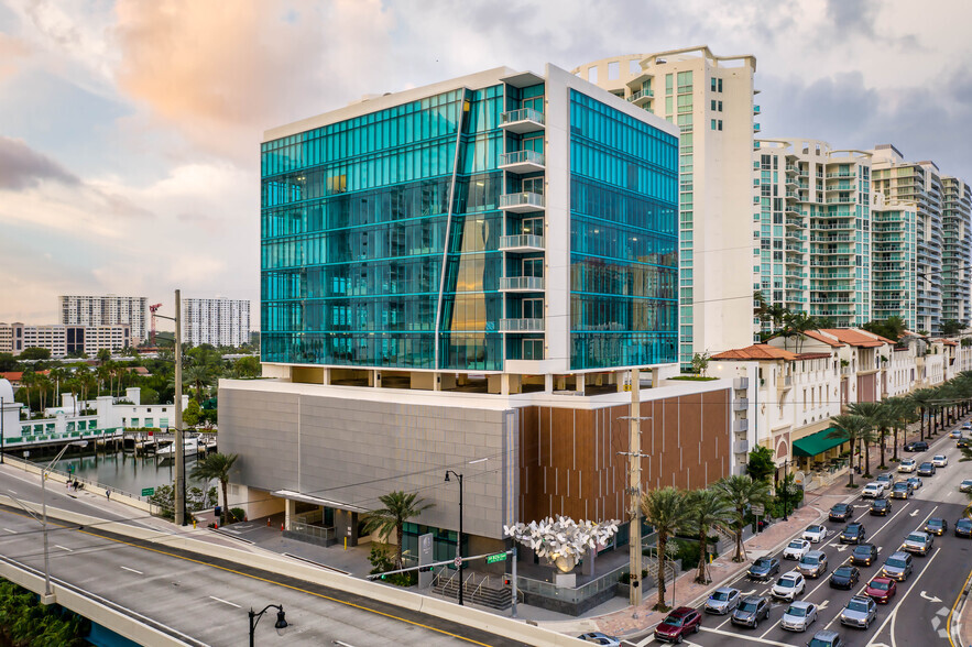 16690 Collins Ave, Sunny Isles Beach, FL en alquiler - Foto del edificio - Imagen 1 de 23