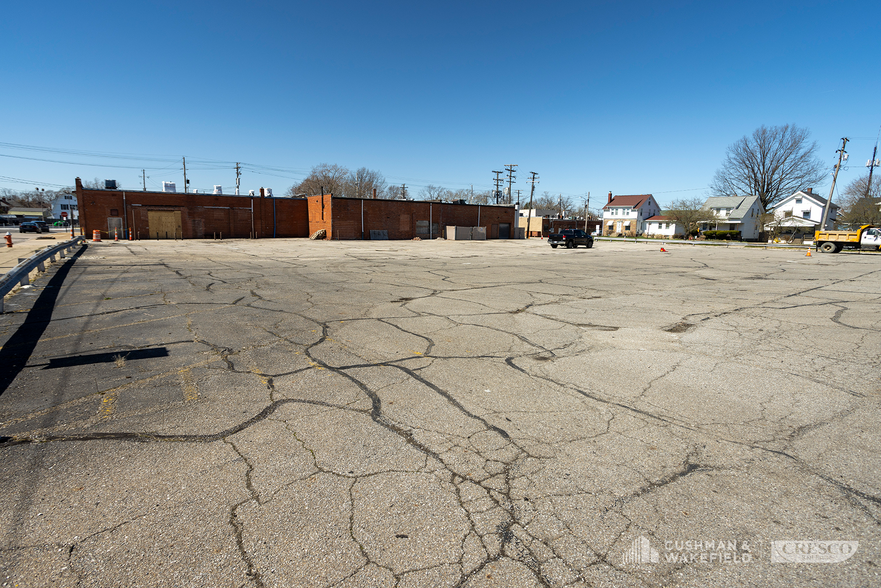 701 E 185th St, Cleveland, OH en alquiler - Foto del edificio - Imagen 3 de 5