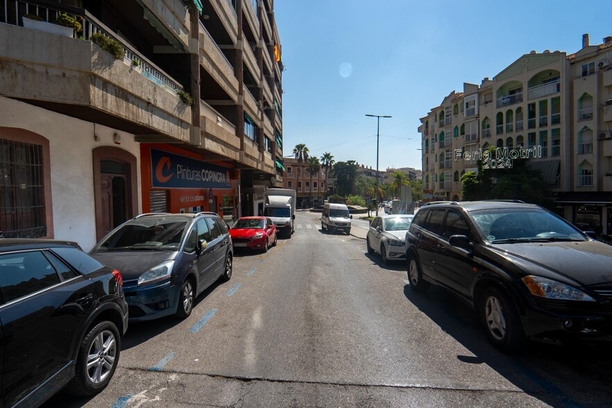 Local en Motril, Granada en venta - Foto del edificio - Imagen 3 de 14