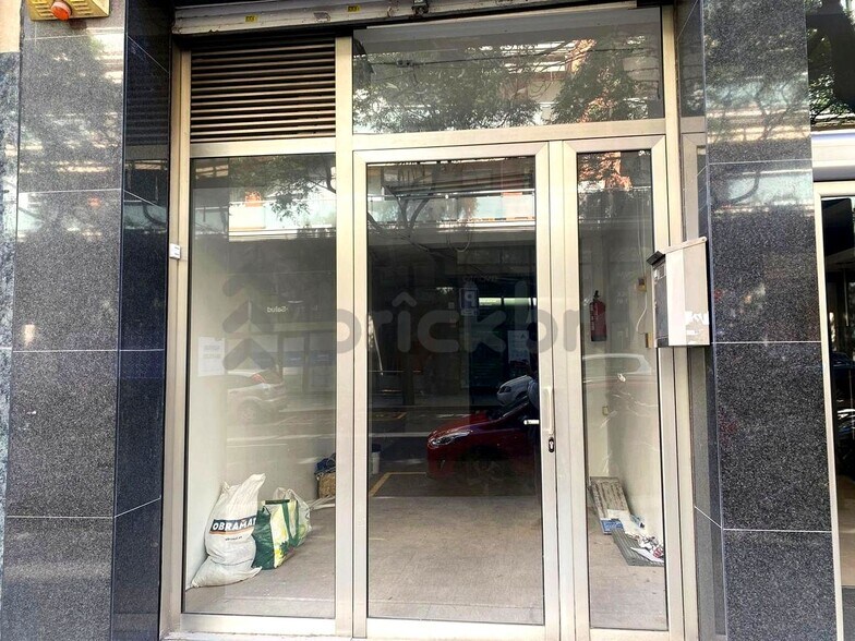 Local en Barcelona, Barcelona en alquiler - Foto del edificio - Imagen 2 de 5