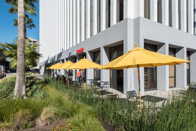 Más detalles de 5901 W Century Blvd, Los Angeles, CA - Oficina en alquiler