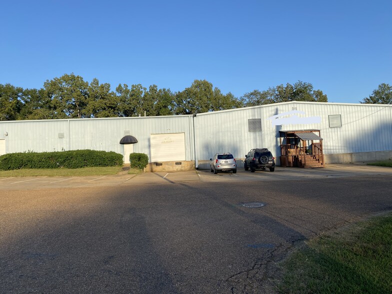 216 Industrial Dr, Ridgeland, MS en alquiler - Foto del edificio - Imagen 2 de 5