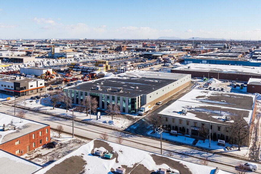 7850 Rue Bombardier, Montréal, QC en alquiler - Vista aérea - Imagen 2 de 4