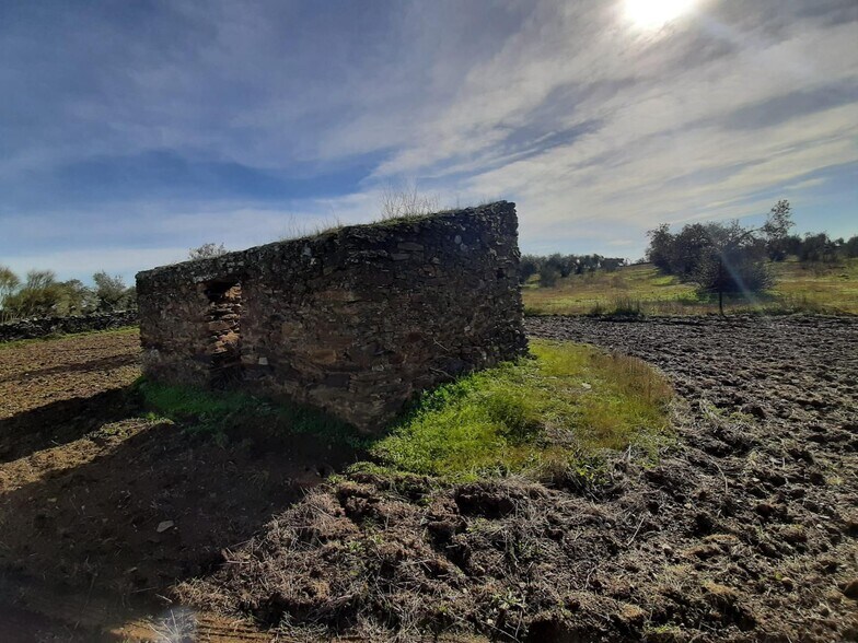 Terreno en Cáceres en venta - Foto del edificio - Imagen 1 de 13