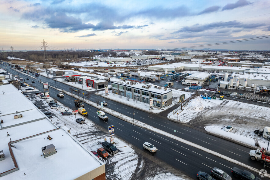 8030-8060 Boul Henri-Bourassa E, Montréal, QC en venta - Vista aérea - Imagen 2 de 4