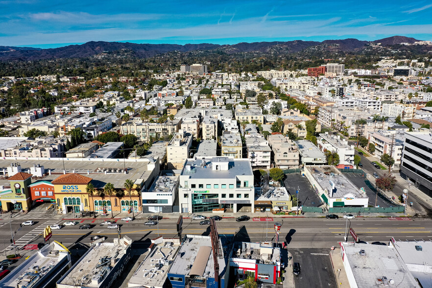 11925 Wilshire Blvd, Los Angeles, CA en venta - Vista aérea - Imagen 3 de 12