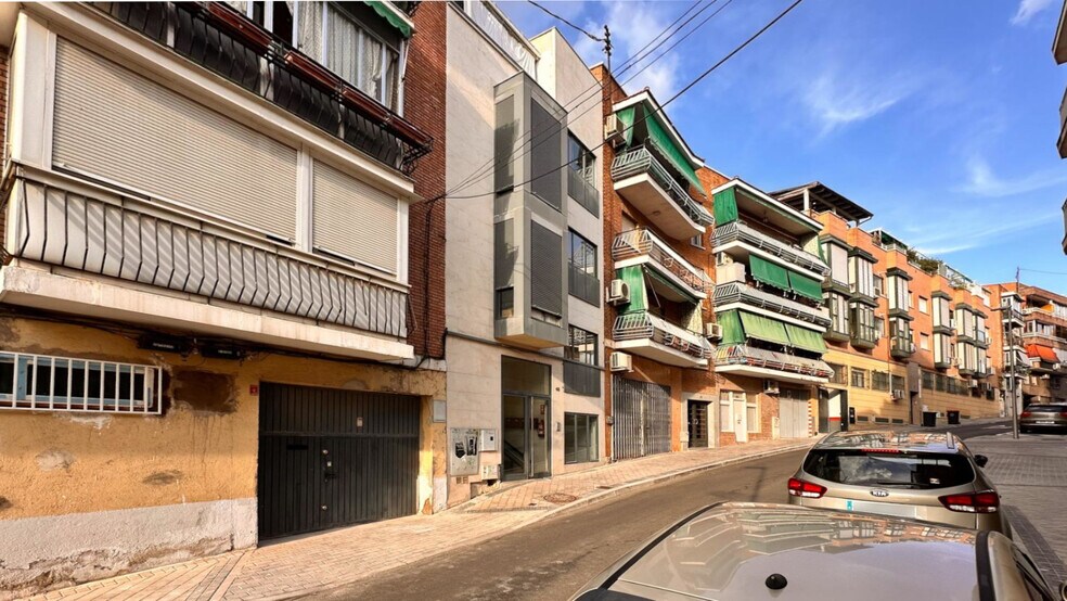 Edificio residencial en Madrid, Madrid en venta - Foto del edificio - Imagen 2 de 12