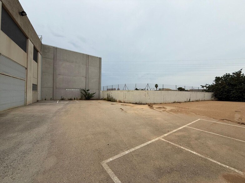 Nave en València en venta - Foto del edificio - Imagen 2 de 36