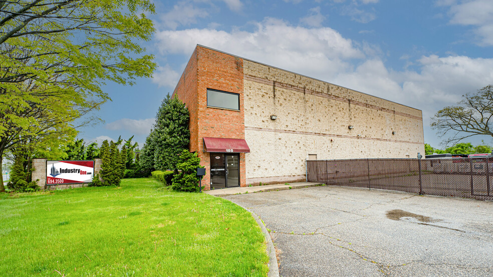 185 Route 109, West Babylon, NY en venta - Foto del edificio - Imagen 2 de 23