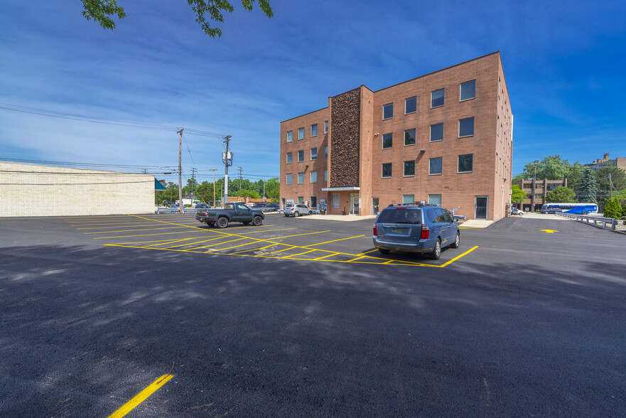 6659 Pearl Rd, Parma Heights, OH en alquiler - Foto del edificio - Imagen 3 de 7