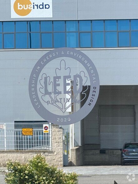 Nave en L'Hospitalet de Llobregat, Barcelona en alquiler - Foto del edificio - Imagen 2 de 6