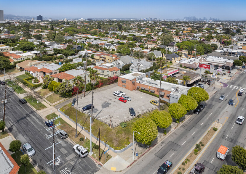 5615 W Pico Blvd, Los Angeles, CA en venta - Foto del edificio - Imagen 2 de 16