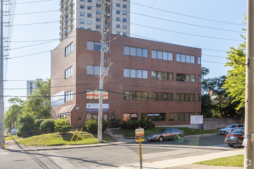 2444 Hurontario St, Mississauga, ON en alquiler - Foto del edificio - Imagen 1 de 3