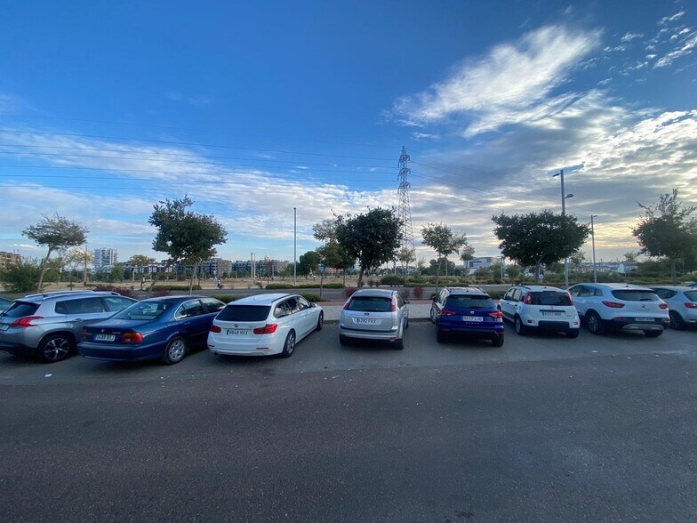 Local en Córdoba, Córdoba en alquiler - Foto del edificio - Imagen 3 de 11