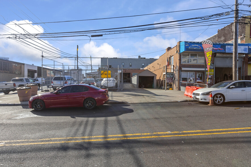 49-18 25th Ave, Woodside, NY en venta - Foto del edificio - Imagen 2 de 37