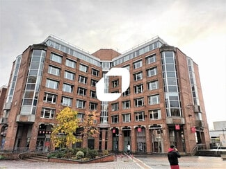 Más detalles de 10 Place Salvador Allende, Villeneuve-d'Ascq - Oficina en alquiler