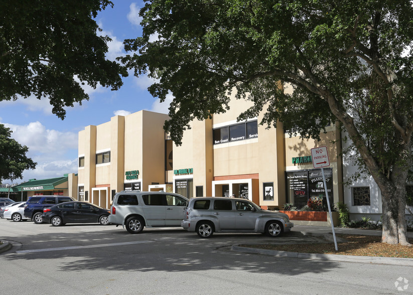 10235 W Sample Rd, Coral Springs, FL en venta - Foto del edificio - Imagen 2 de 20