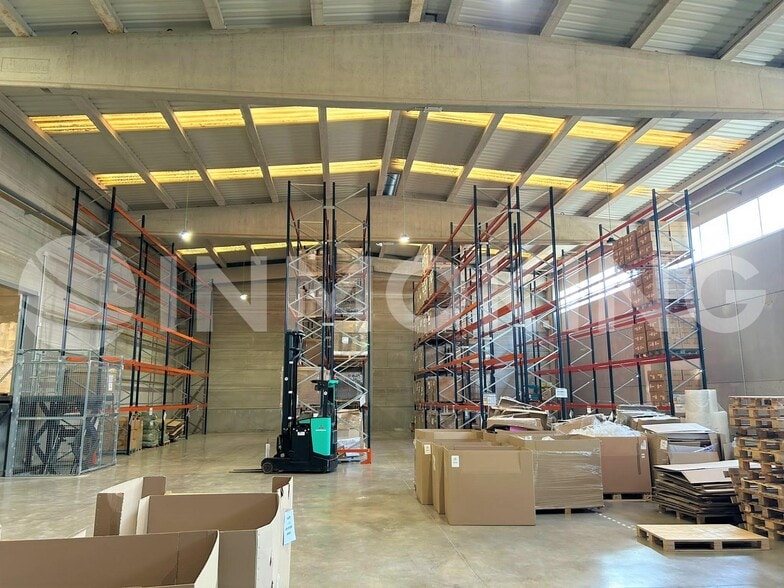 Nave en Paterna, Valencia en alquiler - Foto del interior - Imagen 1 de 15