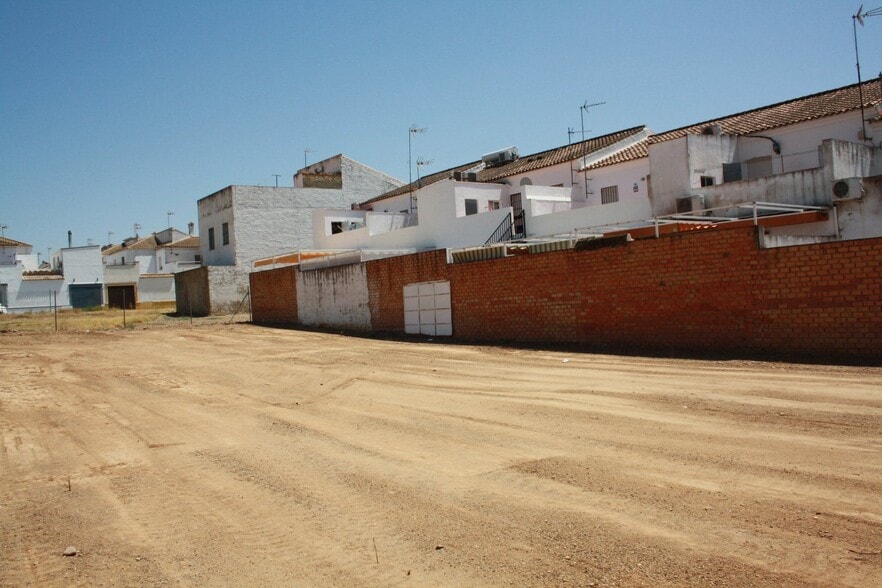 Calle Dolores Ibárruri, 40, Cantillana, Sevilla en venta - Foto del edificio - Imagen 3 de 8